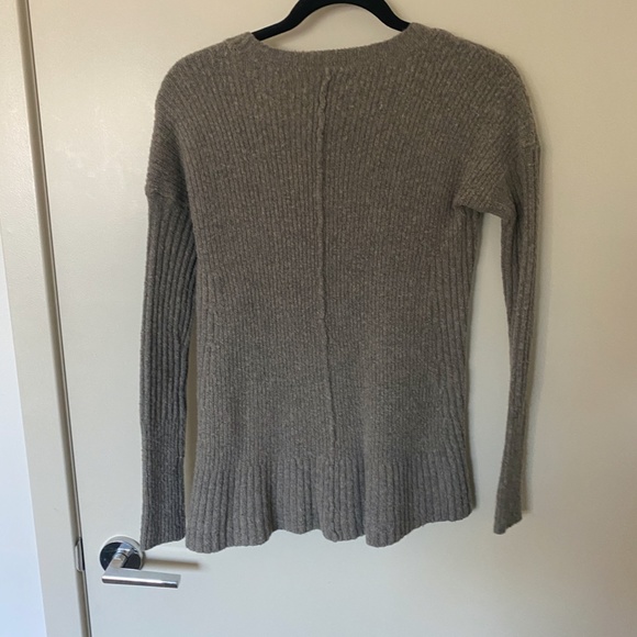 ABERCROMBIE & FITCH WOMENS SWEATER - Picture 6 of 6